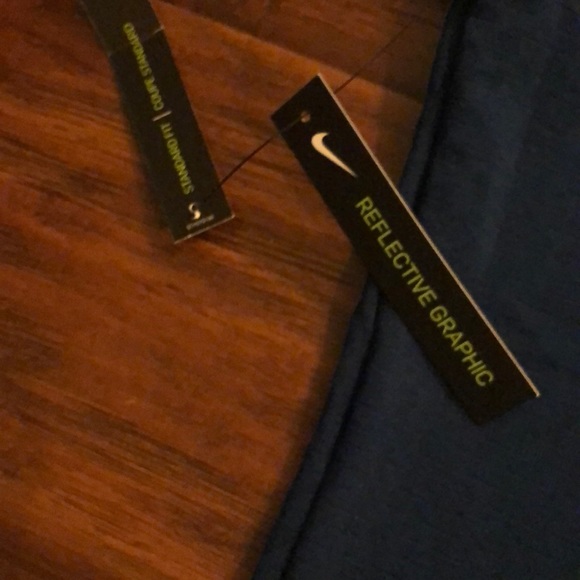 NIKE THERMA SPHERE ICON CLASH RUNNING TOP NWT - Picture 10 of 14